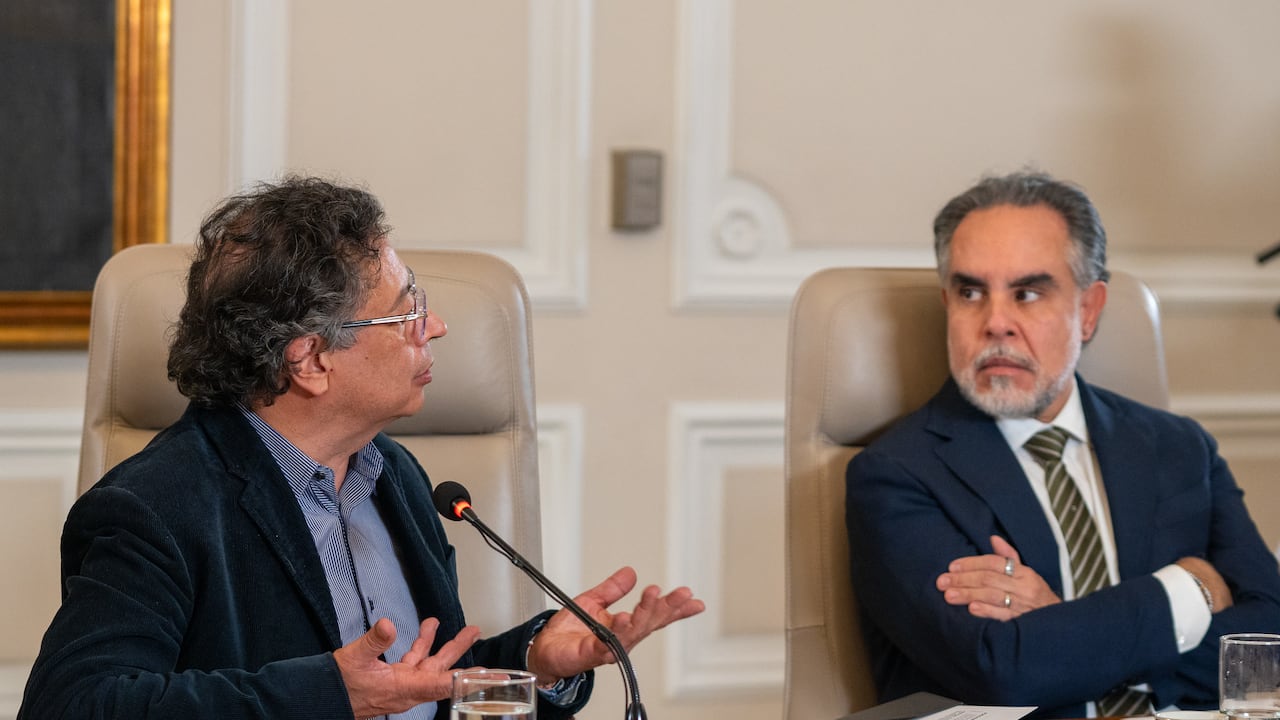 El presidente Gustavo Petro y Armando Benedetti, ministro del Interior, en el consejo de ministros.