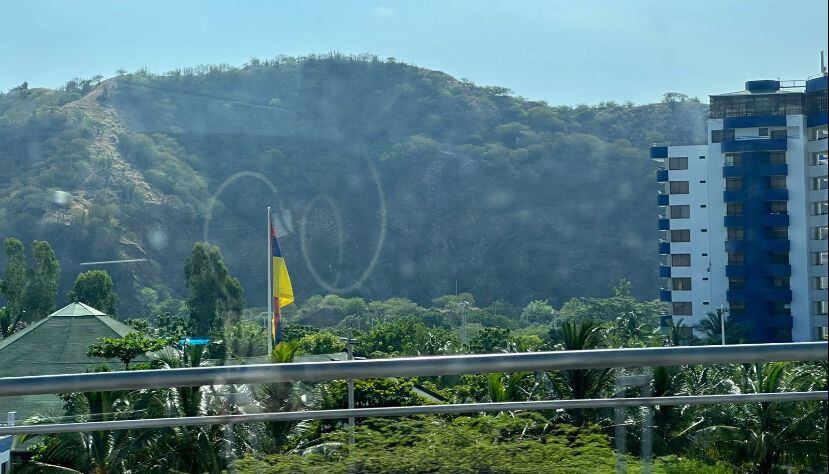 Bandera izada al revés