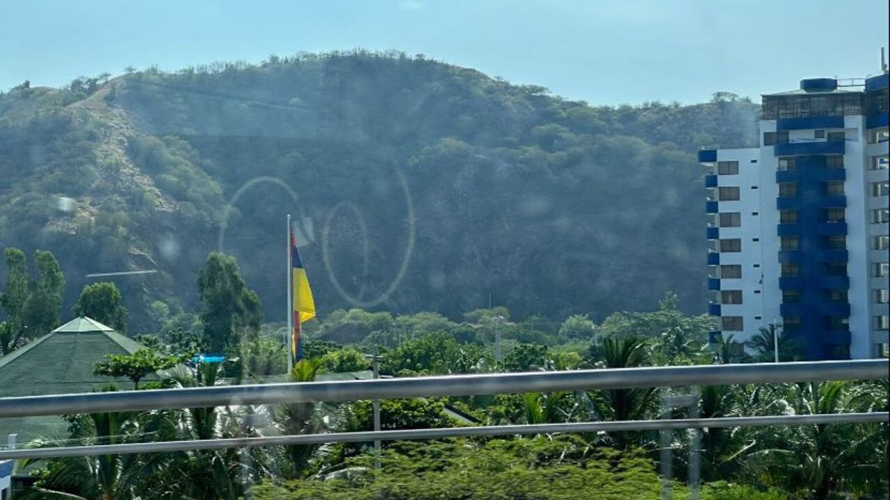 Bandera izada al revés