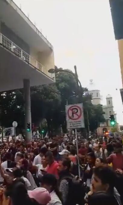 Plantón frente a Alcaldía de Pereira.