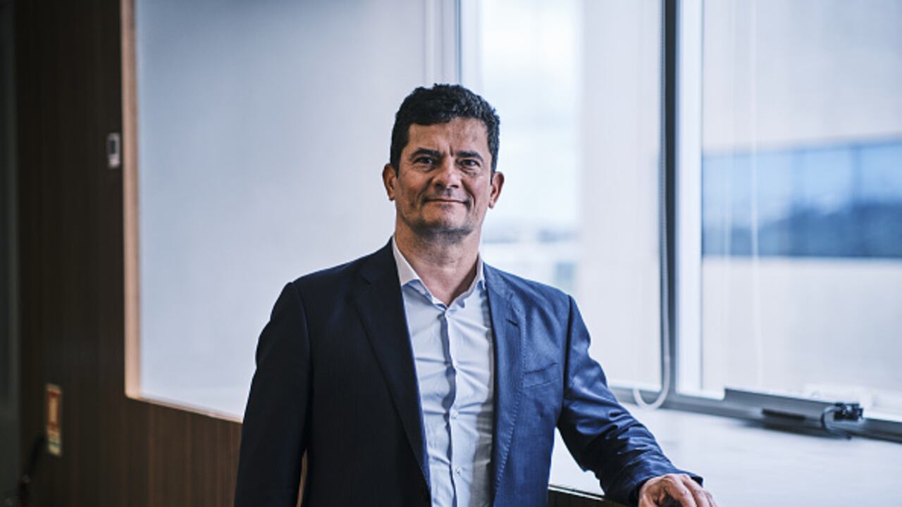 Esta acción se cumple un día después de que la policía brasileña realizara una operación en cinco estados para desmantelar una presunta organización criminal que pretendía, según la fuerza, atacar y asesinar a autoridades, entre ellas al senador y exjuez de la megaoperación anticorrupción Lava Jato, Sergio Moro. Photographer: Gustavo Minas/Bloomberg via Getty Images