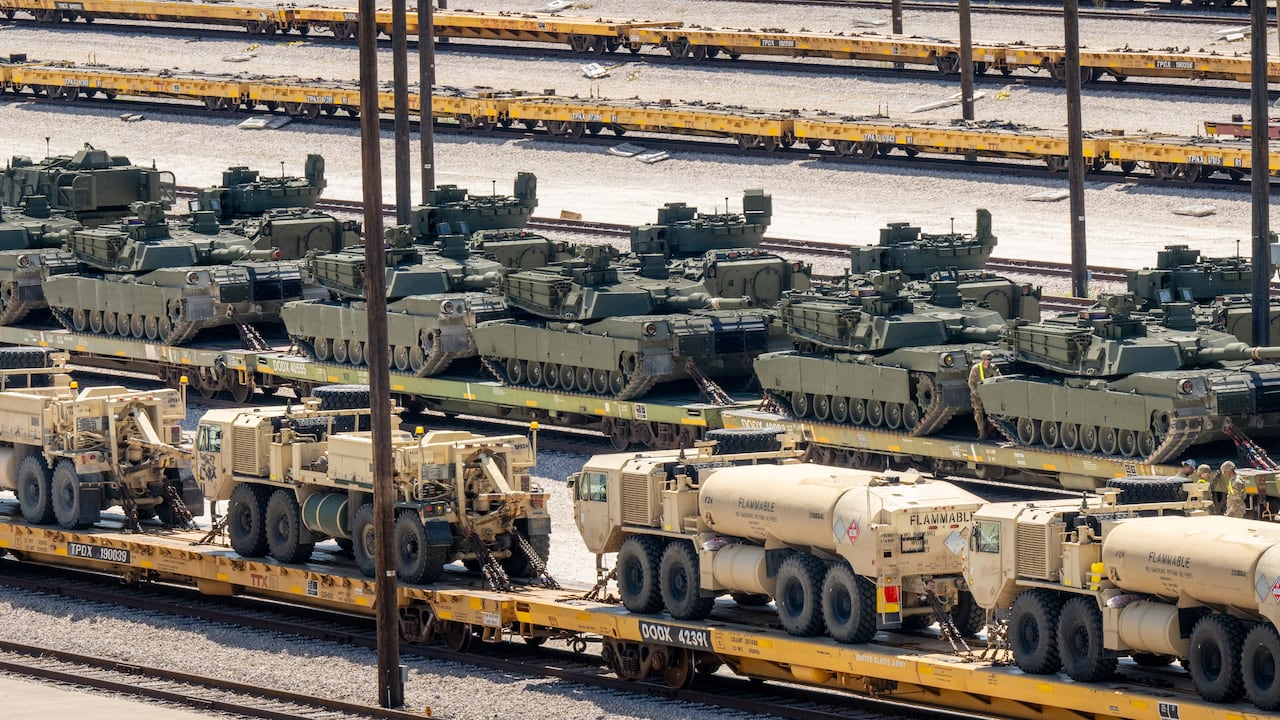 Una impresionante fila de vehículos de guerra irrumpió en la capital de Estados Unidos.