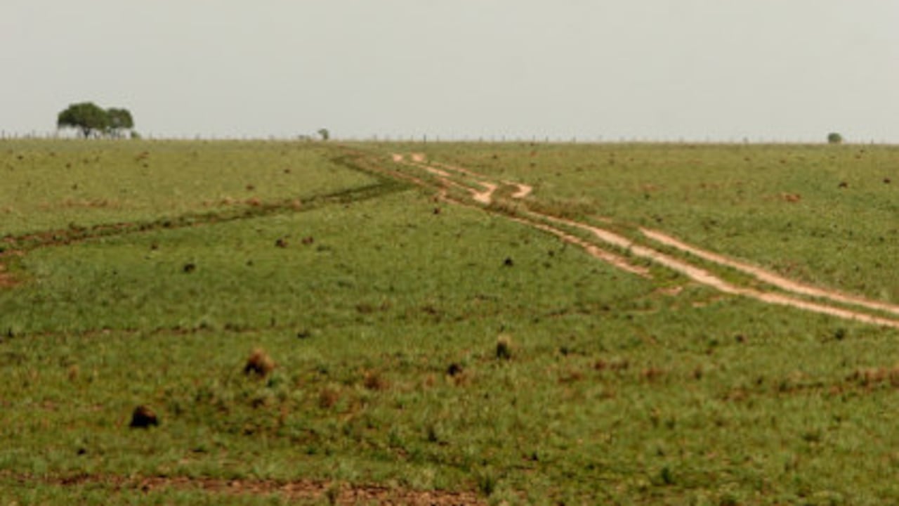Según el presidente Juan Manuel Santos sectores violentos de la izquierda y la derecha son los enemigos de la restitución de tierras.