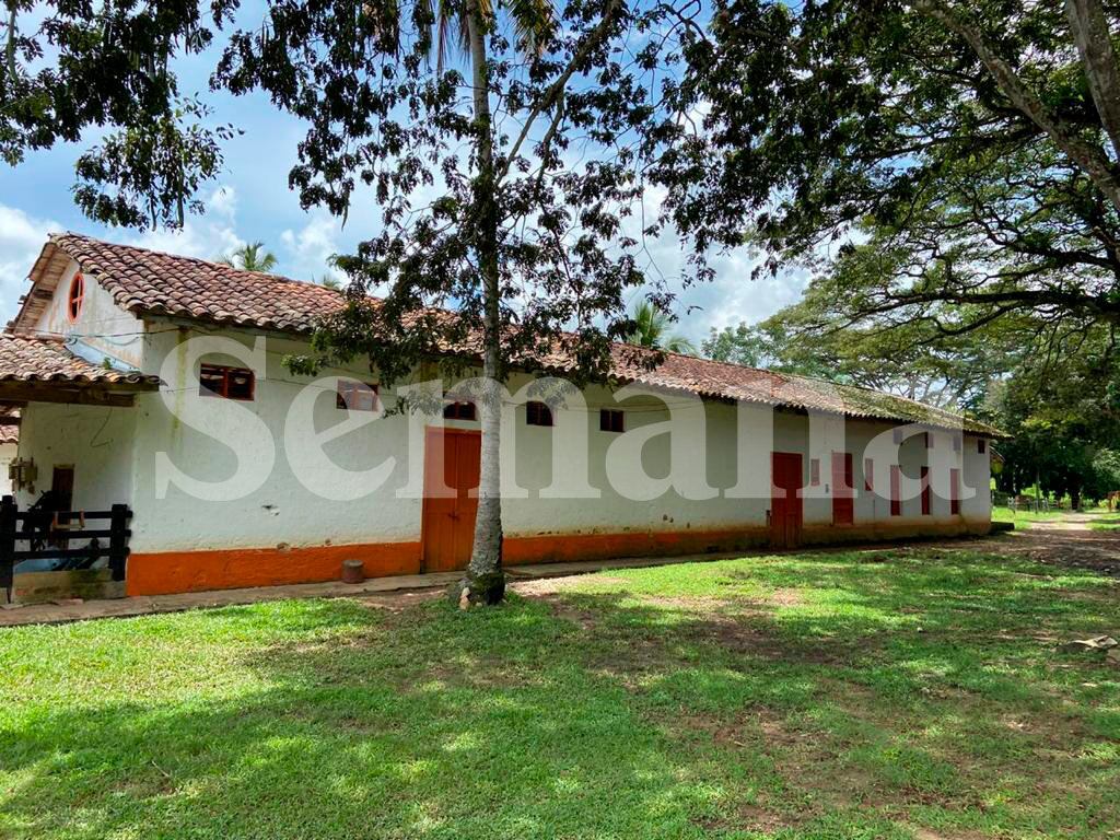 Así es Guacharacas, la polémica hacienda de la familia Uribe Vélez.