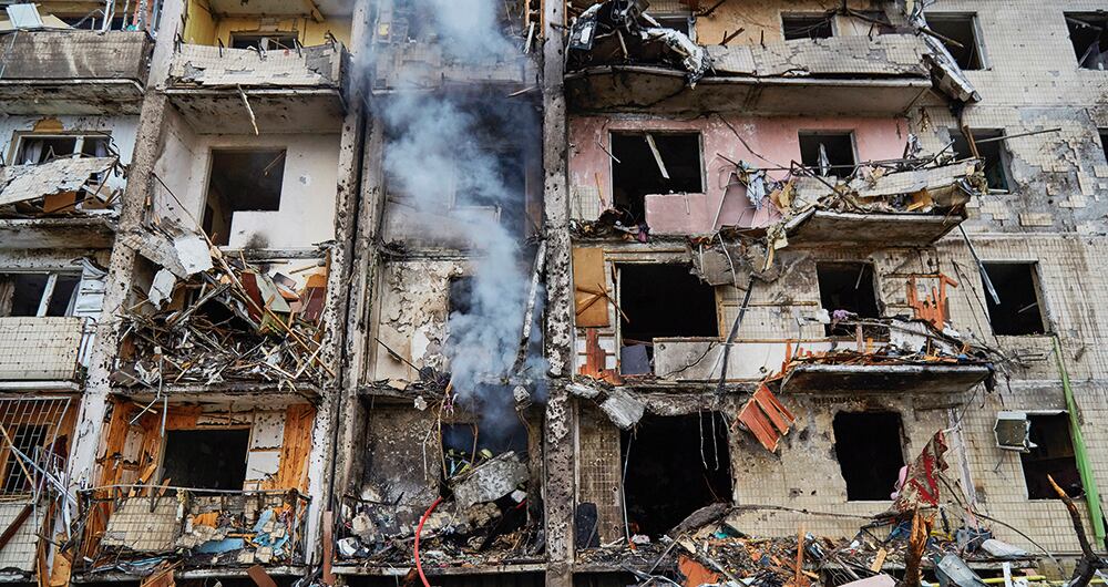 Para llegar a la paz, Ucrania exige un cese al fuego, la salida de Rusia del país y garantías de seguridad e independencia en el futuro.