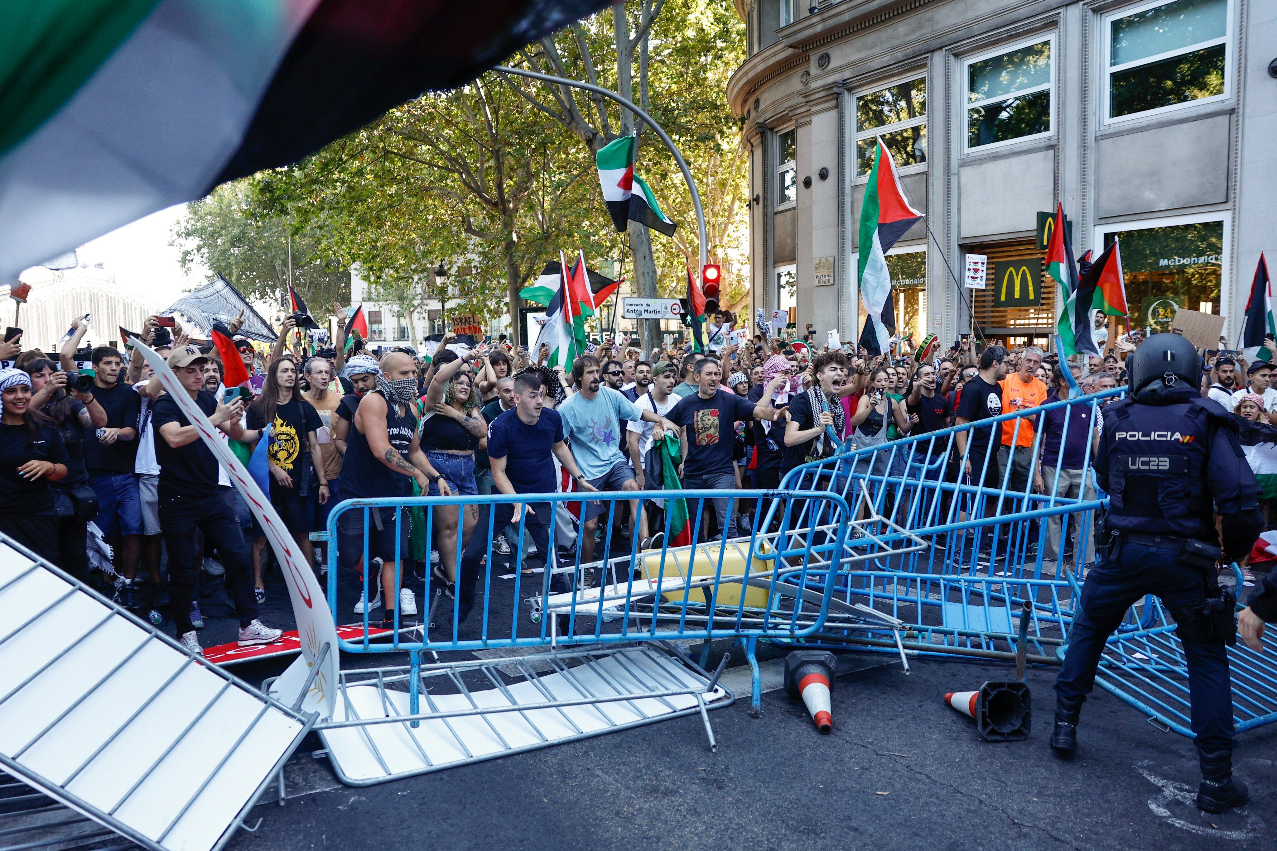 Protestas propalestinas en Madrid obligan a suspender la última etapa de la Vuelta a España.