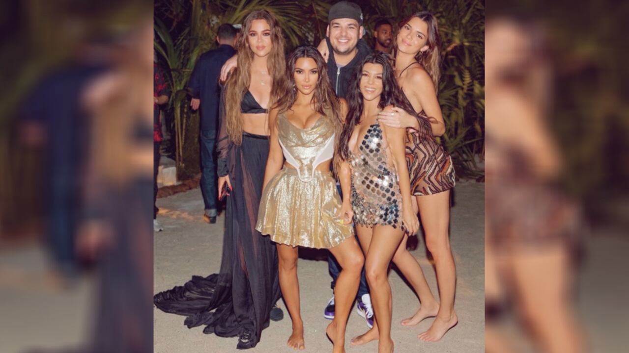 Las hermanas Kardashian servirían de inspiración para ciertos personajes de la afamada serie Bridgerton.