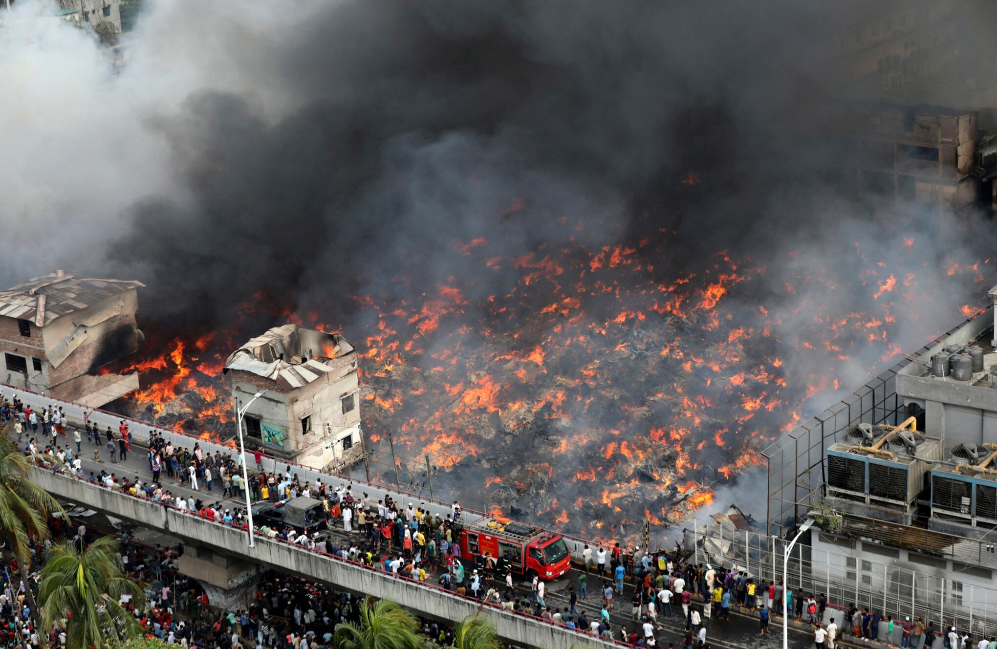 En imágenes : Incendio en el mercado de Bangladesh