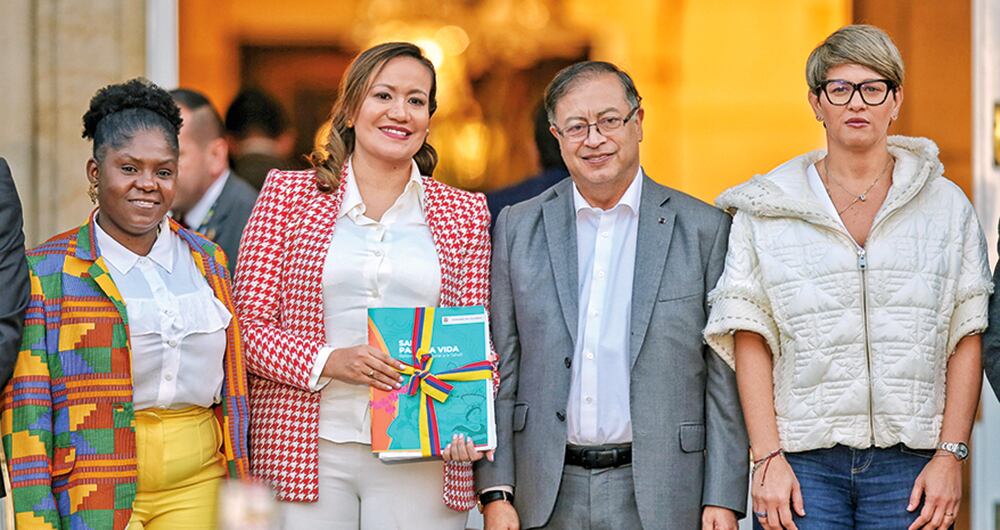    Las reformas a la salud y la laboral fueron radicadas en sendos eventos en la Casa de Nariño. Mientras tanto, crecen las dudas alrededor de la política de paz total y la forma como se busca negociar con los grupos alzados en armas.