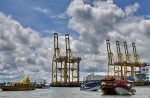 La Autoridad Nacional de Licencias Ambientales (ANLA) asumió el control ambiental del Muelle 13 en Buenaventura y ordenó su suspensión, con el fin de garantizar que la operación cumpla los requisitos de protección y control ambiental establecidos en la normativa vigente. Fotos Raúl Palacios / El País.