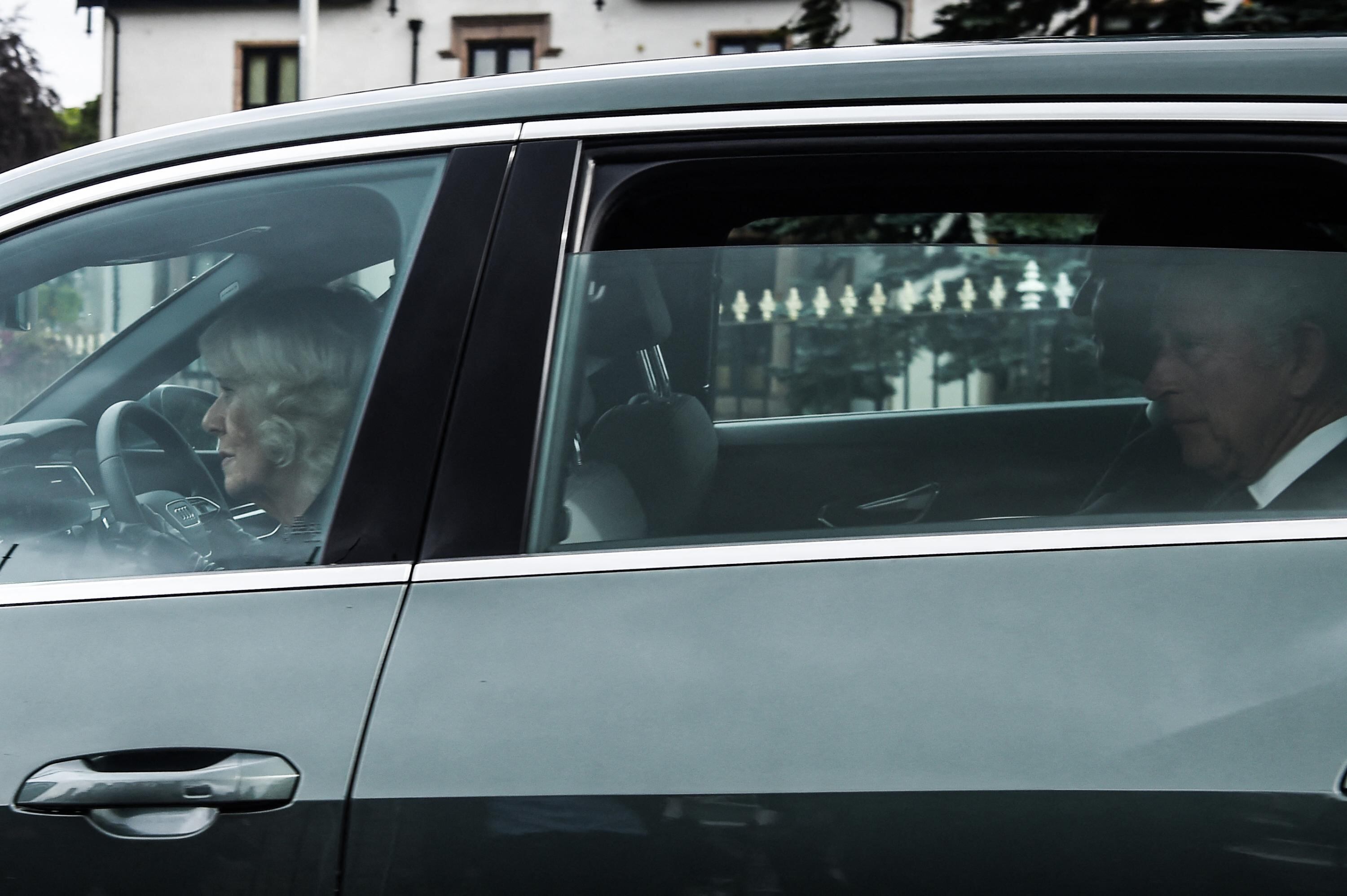 El rey Carlos III sigue recuperándose.