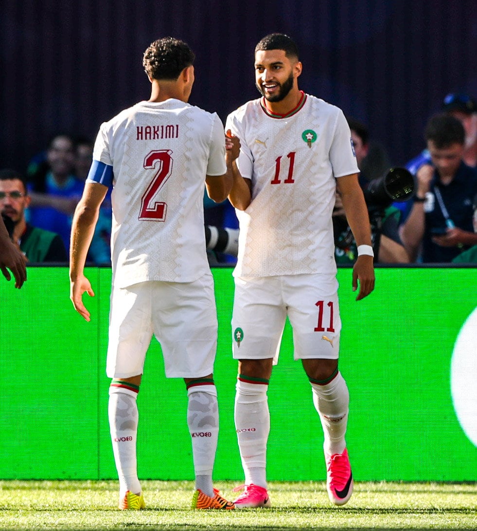 Saibari celebra con Hakimi.