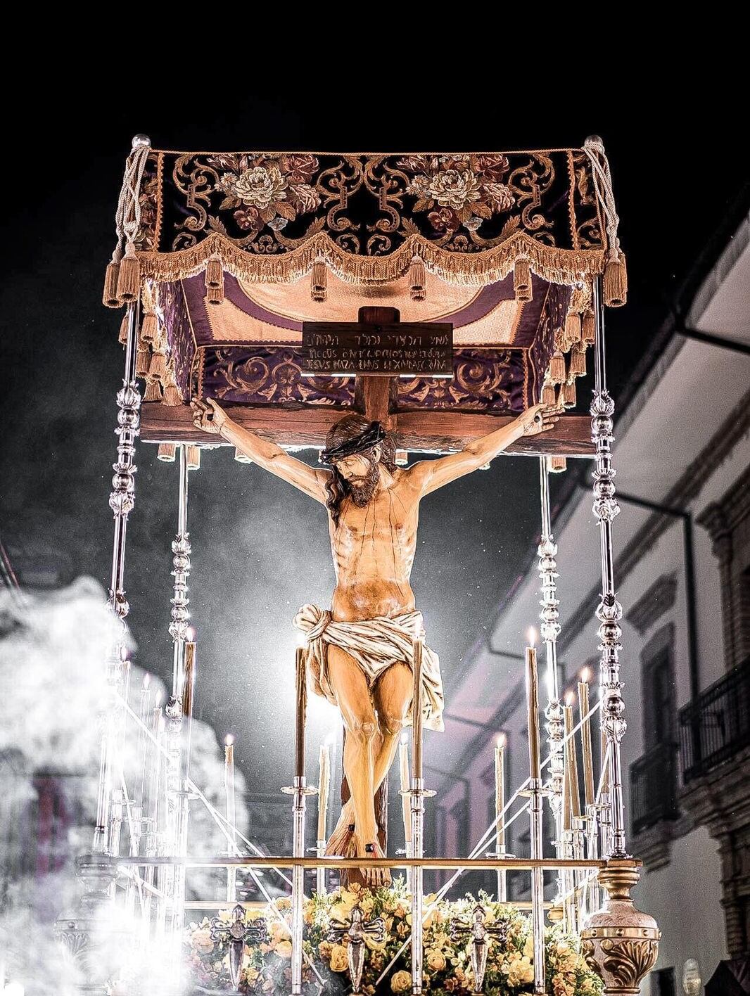 El Cristo de lágrimas fue creado por Francisco Perugache, un tallador de un barrio popular.