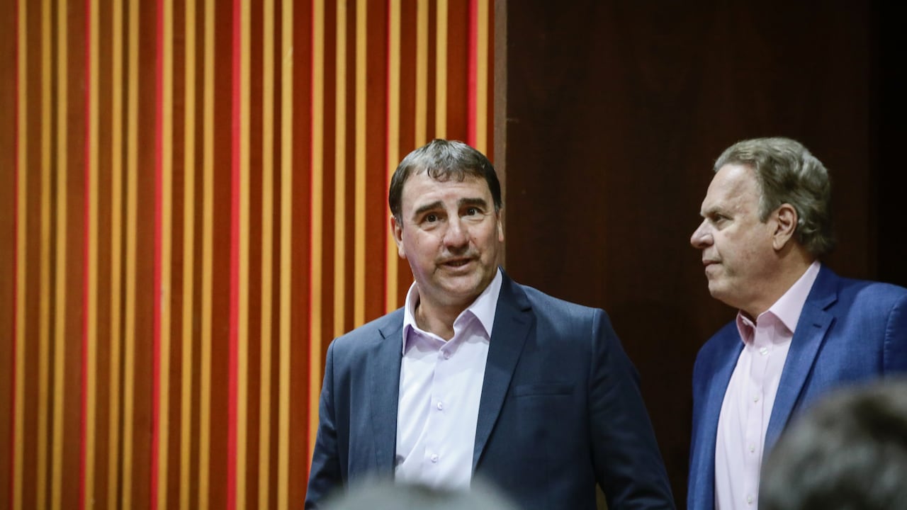 BOGOTA, COLOMBIA - JUNE 14: New head coach Nestor Lorenzo (L) of Colombia and Colombian Football Federation Ramon Jesurun (R) arrive to attend a press conference in Bogota, Colombia, on June 14, 2022. (Photo by Juancho Torres/Anadolu Agency via Getty Images)