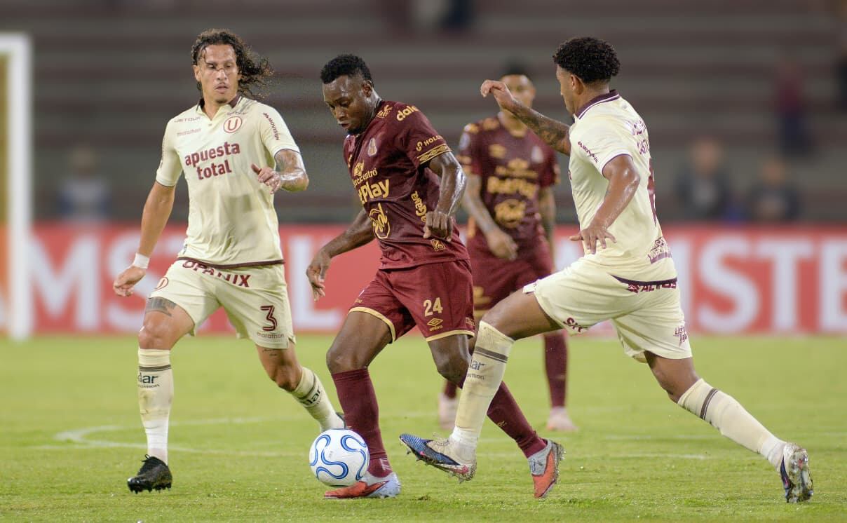 Deportes Tolima vs. Universitario por Copa Libertadores.