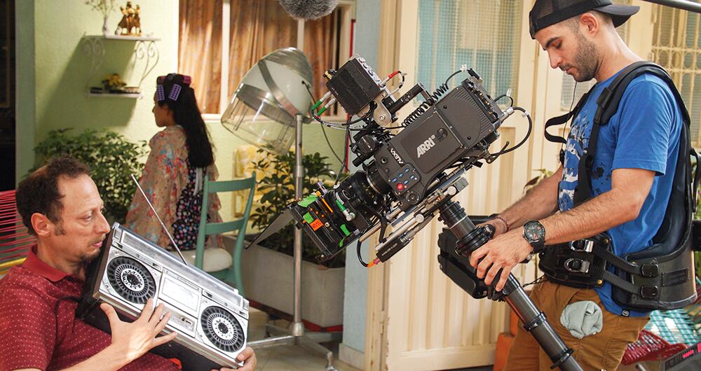 Según un estudio de econometría, entre 2013 y 2017 cada empleo directo en servicios cinematográficos generó 2,83 empleos en otros sectores de la economía.
