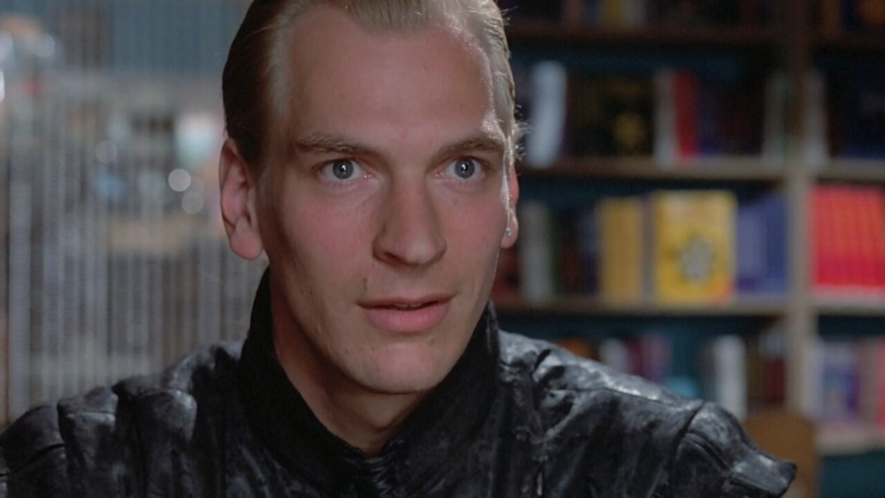 Julian Sands protagonizó 'Warlock' en 1989. Foto: New World Pictures - captura de pantalla del filme.