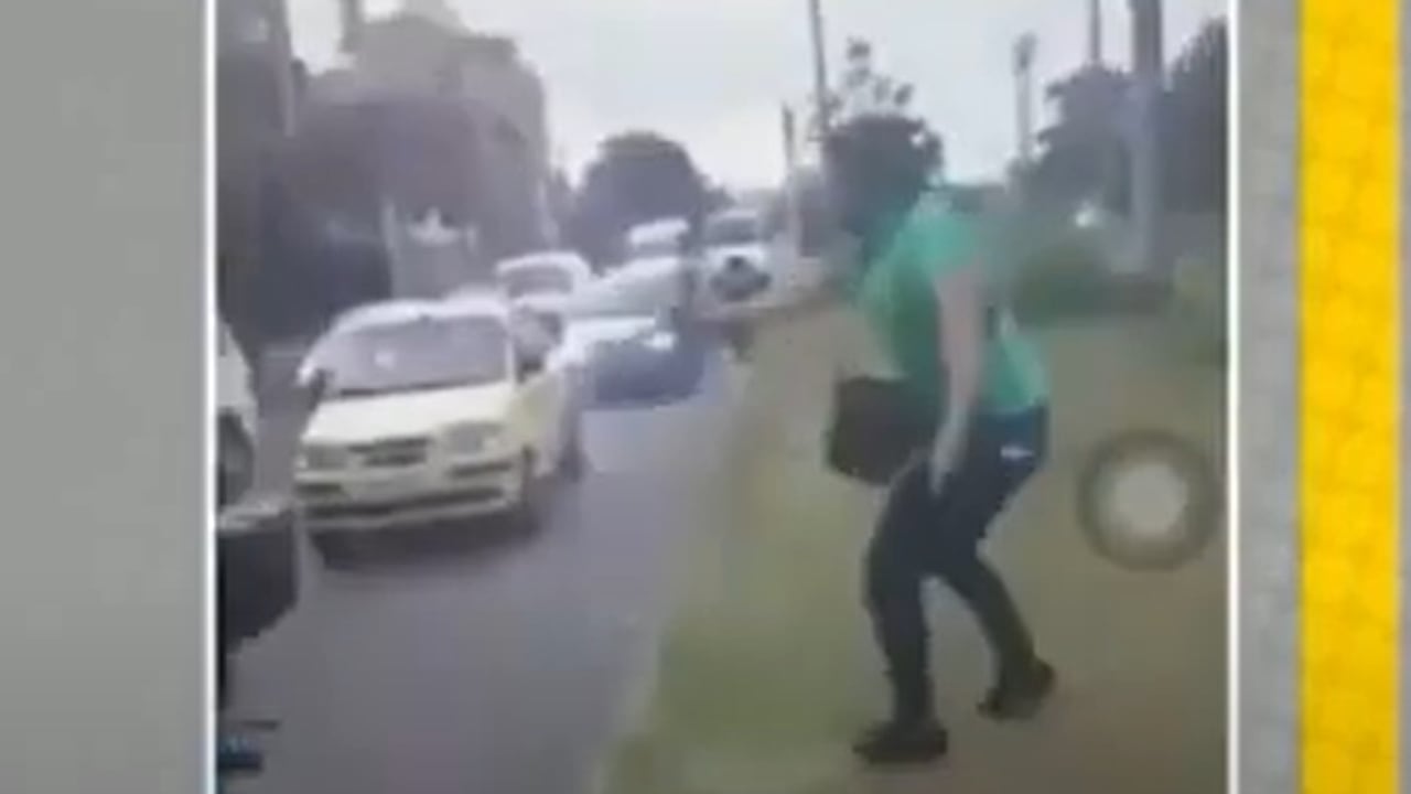 A pesar de lo sucedido y algo que generó indignación entre los que presenciaron el hecho fue que quedó en libertad al no haber cometido ningún delito puntual.
Foto: City TV