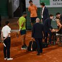 Zverev se retira en las semifinales de Roland Garros asistido por los servicios médicos