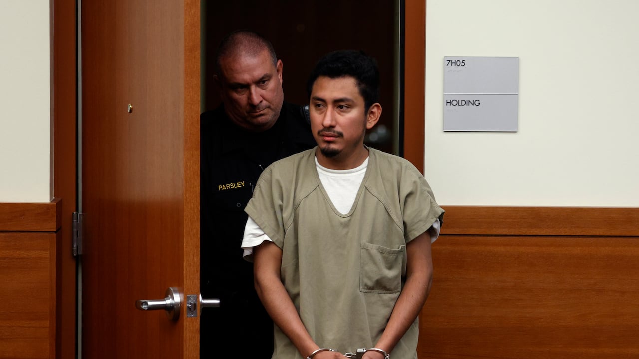 Gerson Fuentes confesó que violó y dejó embarazada a la menor a cambio de que lo sentenciaran a cadena perpetua pero con posibilidad de salir bajo palabra, 25 a 30 años después de estar en la cárcel.