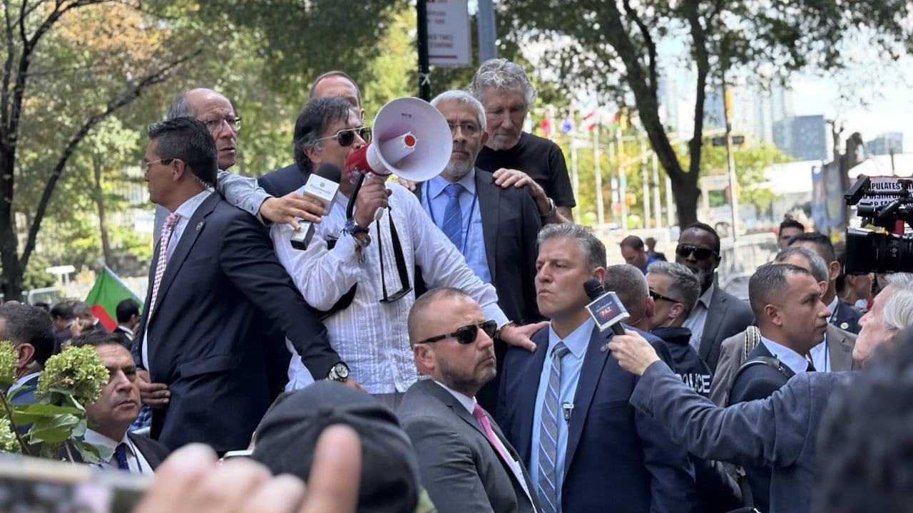 Gustavo Petro se dirigió a la multitud que estaba en la manifestación.