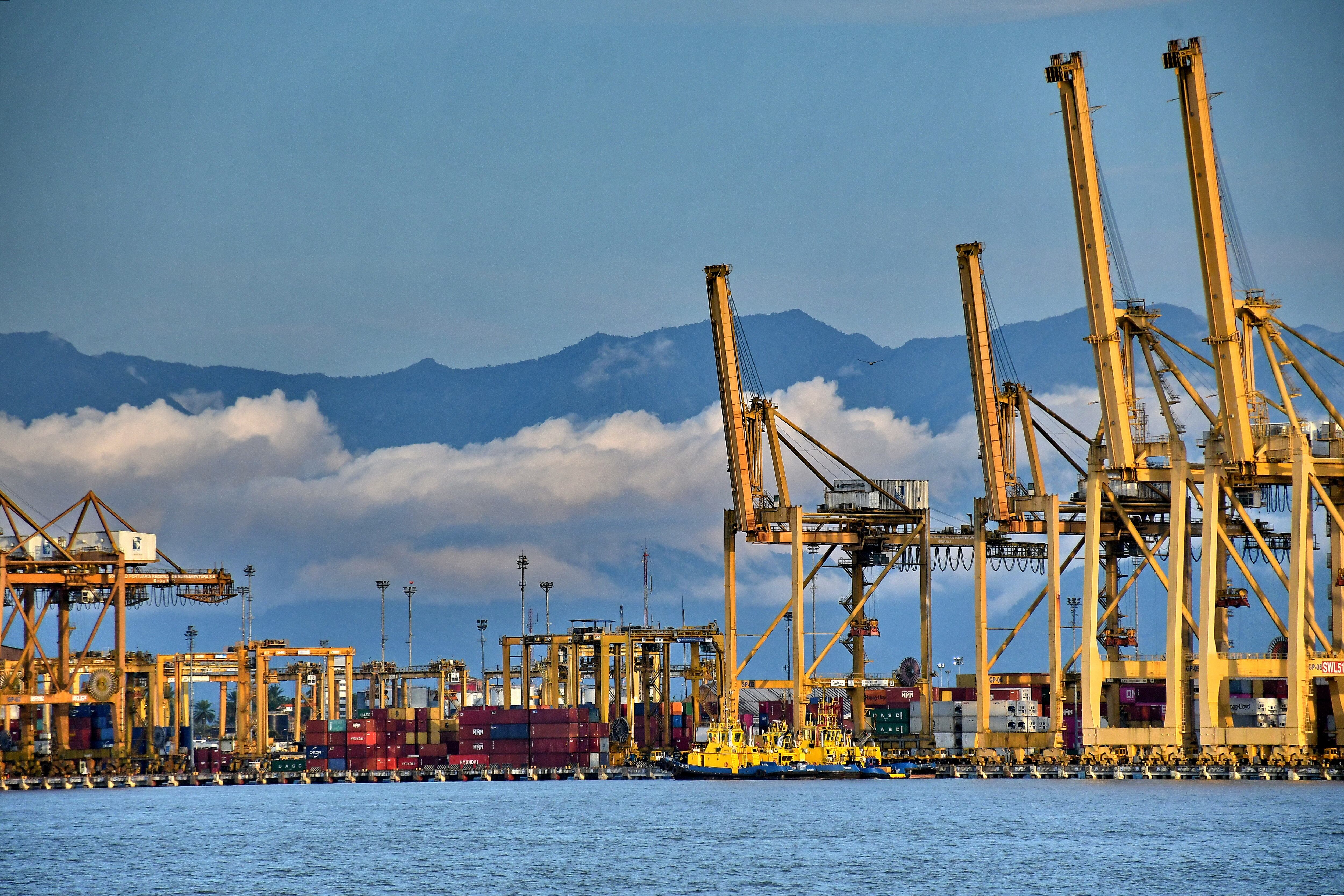 La Autoridad Nacional de Licencias Ambientales (ANLA) asumió el control ambiental del Muelle 13 en Buenaventura y ordenó su suspensión, con el fin de garantizar que la operación cumpla los requisitos de protección y control ambiental establecidos en la normativa vigente. Fotos Raúl Palacios / El País.