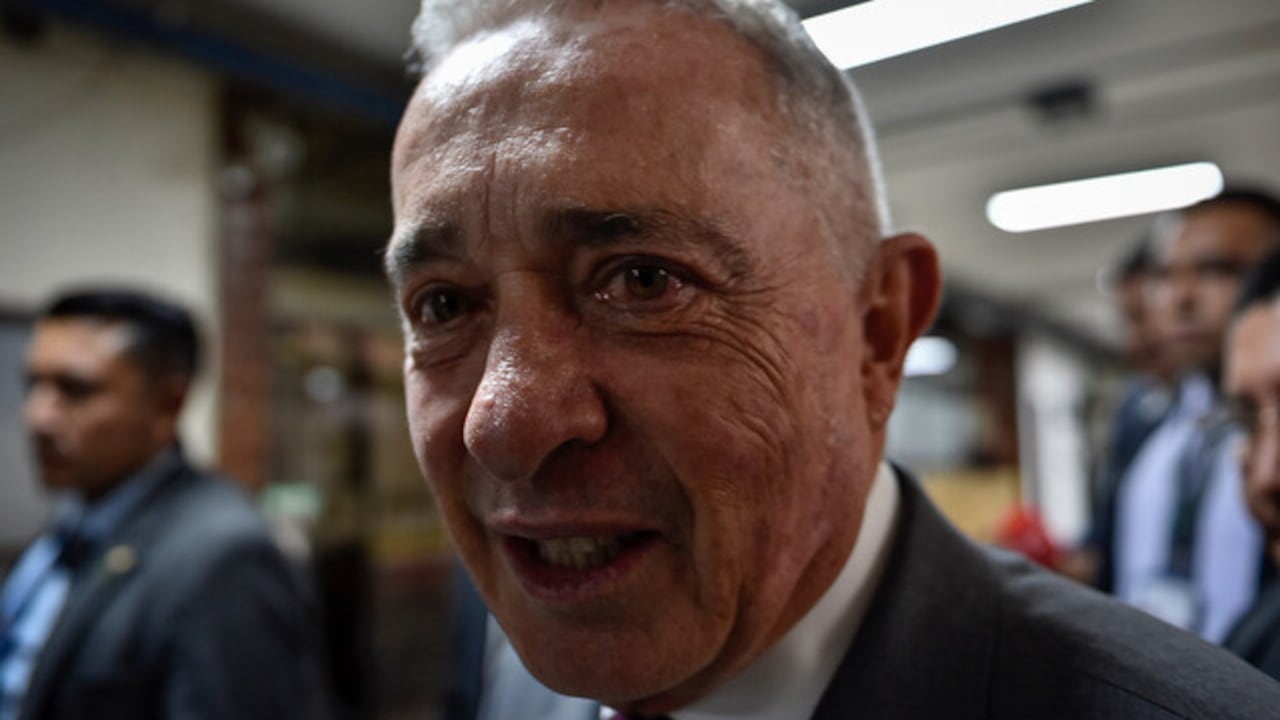 El expresidente Álvaro Uribe Vélez en los juzgados de Paloquemao.
