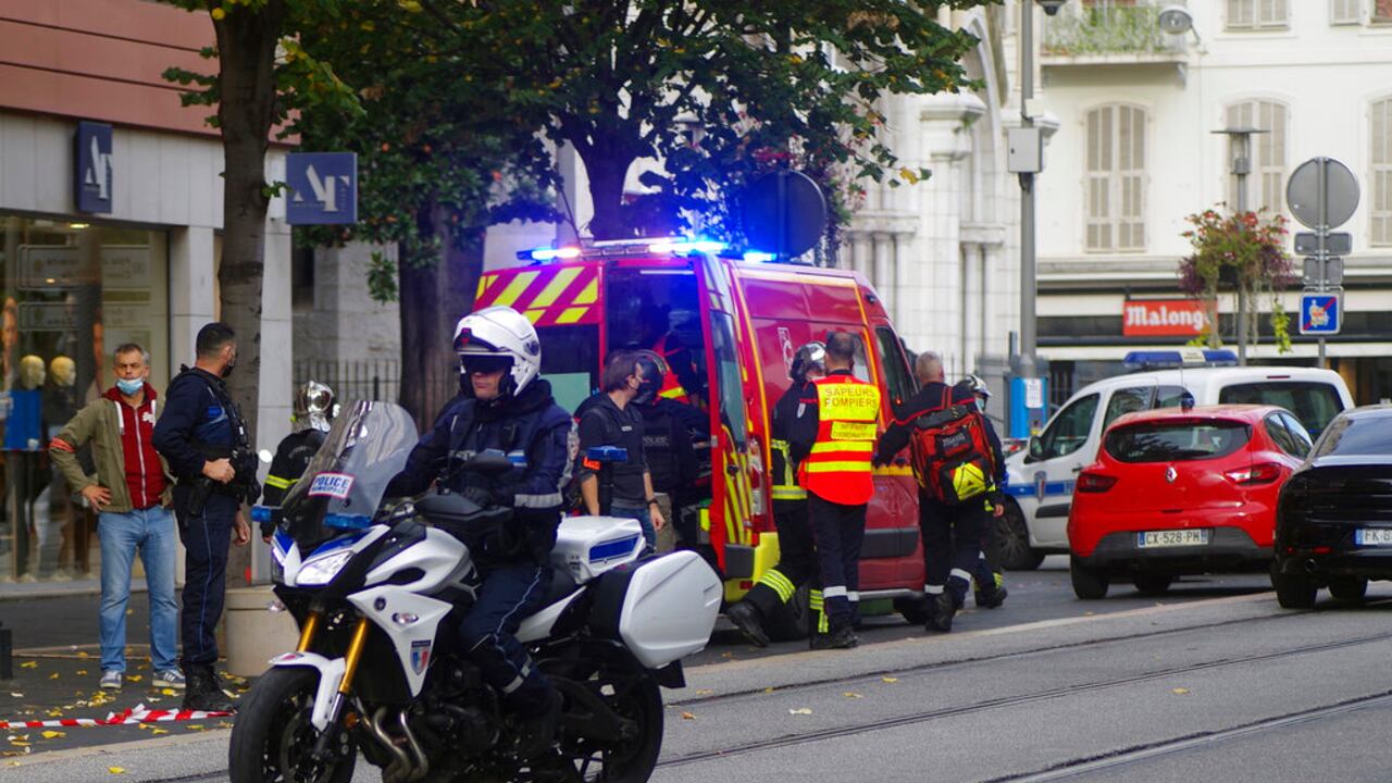 Tres muertos y varios heridos por ataque con cuchillo en Niza, Francia