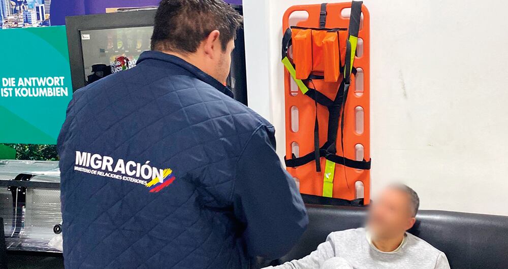 Los funcionarios de Migración denuncian bajos salarios.