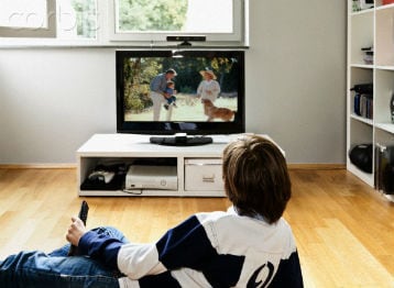 Ver televisión en exceso puede producir alteraciones en la conducta, en especial, en los niños.