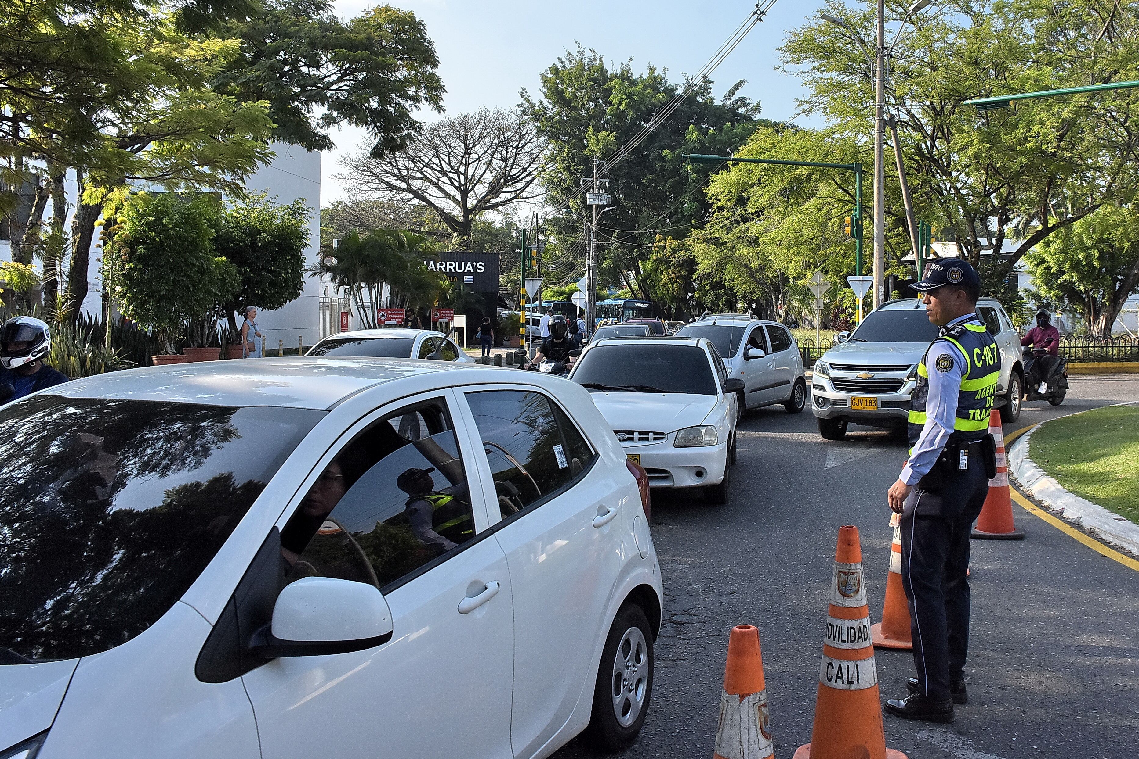 comenzó la prueba piloto del cruce a la izquierda en la glorieta de Ciudad jardín, cabe resaltar que esta prueba durará 15 días y se implementará en las horas pico.