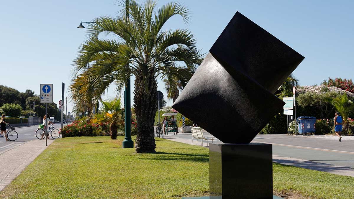 En los últimos años, dos importantes museos europeos han exhibido las esculturas de Gustavo. El emblemático Museo Marino Marini de Italia y el Musee Bernard Boesch en La Baule, Francia.