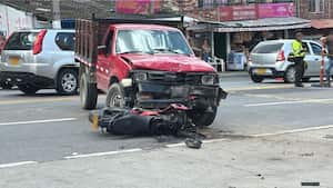 Impactantes imágenes del choque entre una moto y un camión en La Vega; se conoce la identidad de la pareja que murió