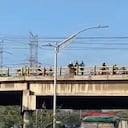 Uniformados de la Policía intentaron evitar que lanzara pero resbaló y cayó