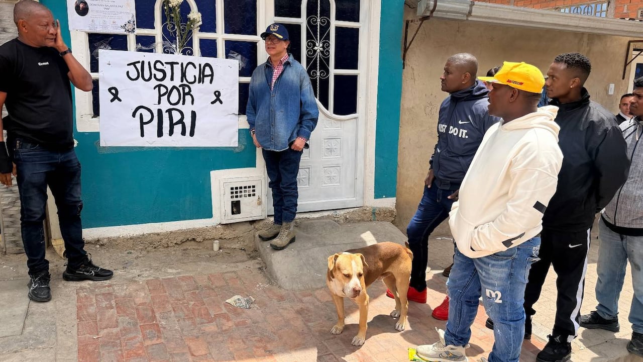 El exmandatario Gustavo Petro visitó el lugar y la funeraria.