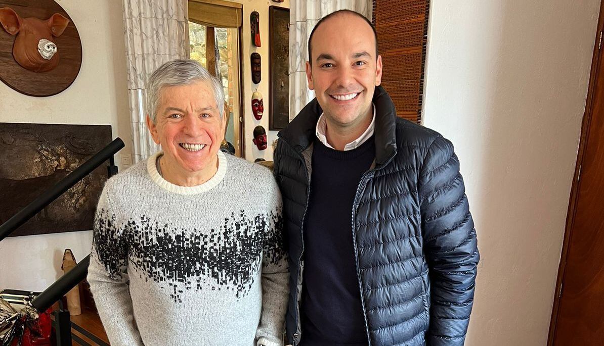 El expresidente César Gaviria entregó ese aval con el que Serpa continuará haciendo campaña.