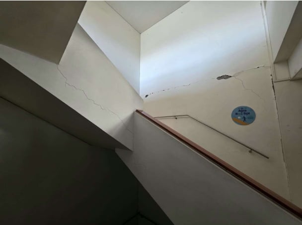 Así se vio afectada la Biblioteca Jorge Garcés Borrero en Cali tras el terremoto del 10 de agosto.