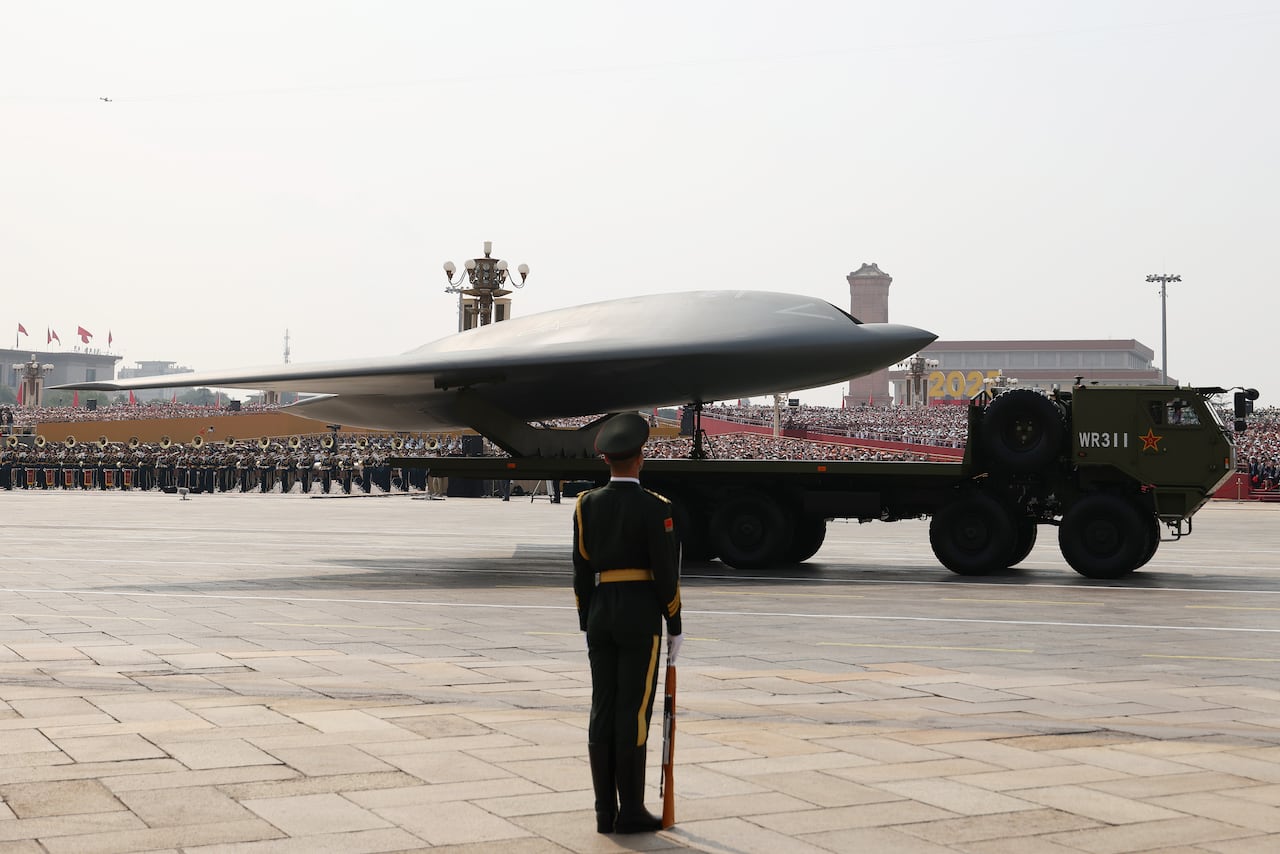China presentó nuevos vehículos y armas durante el desfile para conmemorar los 80 años de la victoria sobre Japón en la Segunda Guerra Mundial.