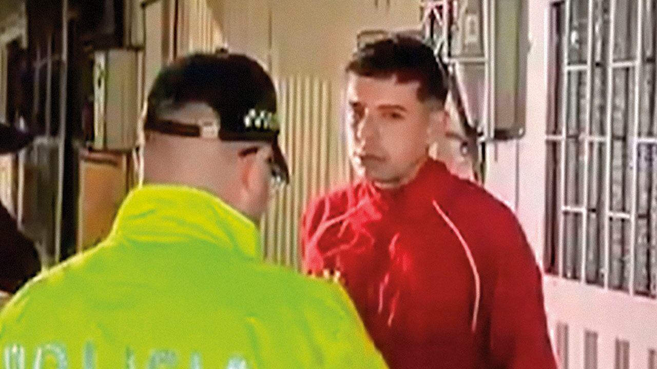 Fuentes cercanas a la investigación le confirmaron a SEMANA que el otro sicario que llegó al lugar también portaba un arma de fuego.