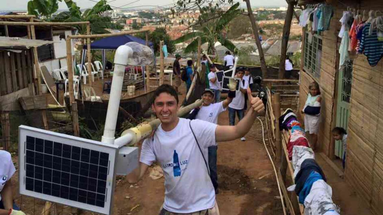 Foto: Un Litro de Luz, una de las ONG ganadoras.