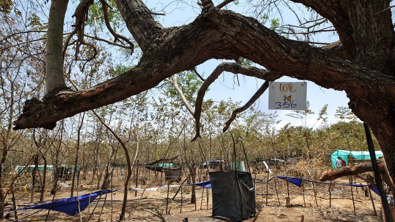La Defensoría del Pueblo denunció que cerca de 6.000 familias estarían ejerciendo ocupación irregular de predios rurales.