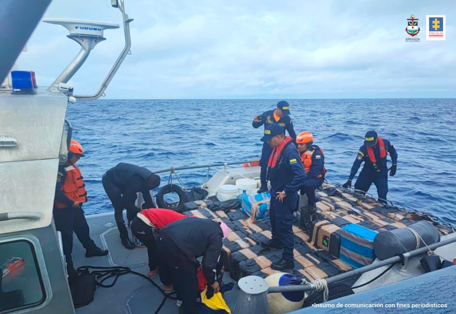 Dos ciudadanos ecuatorianos y un colombiano fueron capturados en la
operación de interdicción realizada en el Pacífico colombiano.