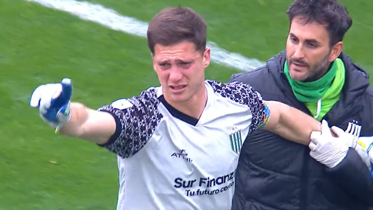 Facundo Cambeses llora y pide desconsoladamente que no lo retiren del terreno de juego