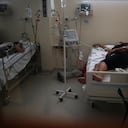 Pacientes sospechosos de tener COVID-19 descansan en el hospital Dr. Norberto Raúl Piacentini, en Lomas de Zamora, Argentina, el viernes 23 de abril de 2021, en medio de la nueva pandemia de coronavirus. A medida que Argentina experimenta peajes récord de COVID-19, los hospitales luchan por mantenerse al día con la demanda. Foto: AP / Natacha Pisarenko.