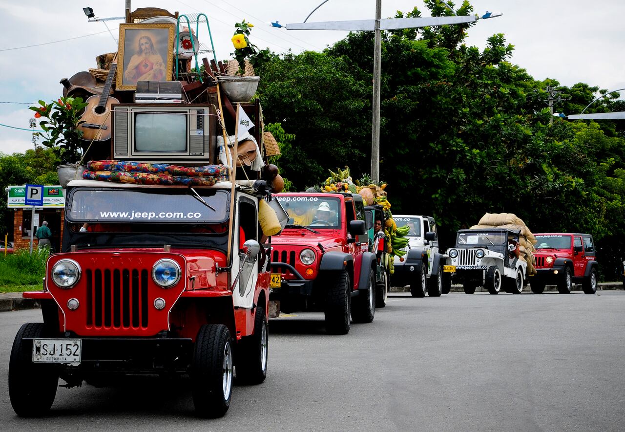 Exhibición de yipaos y willys en Colombia