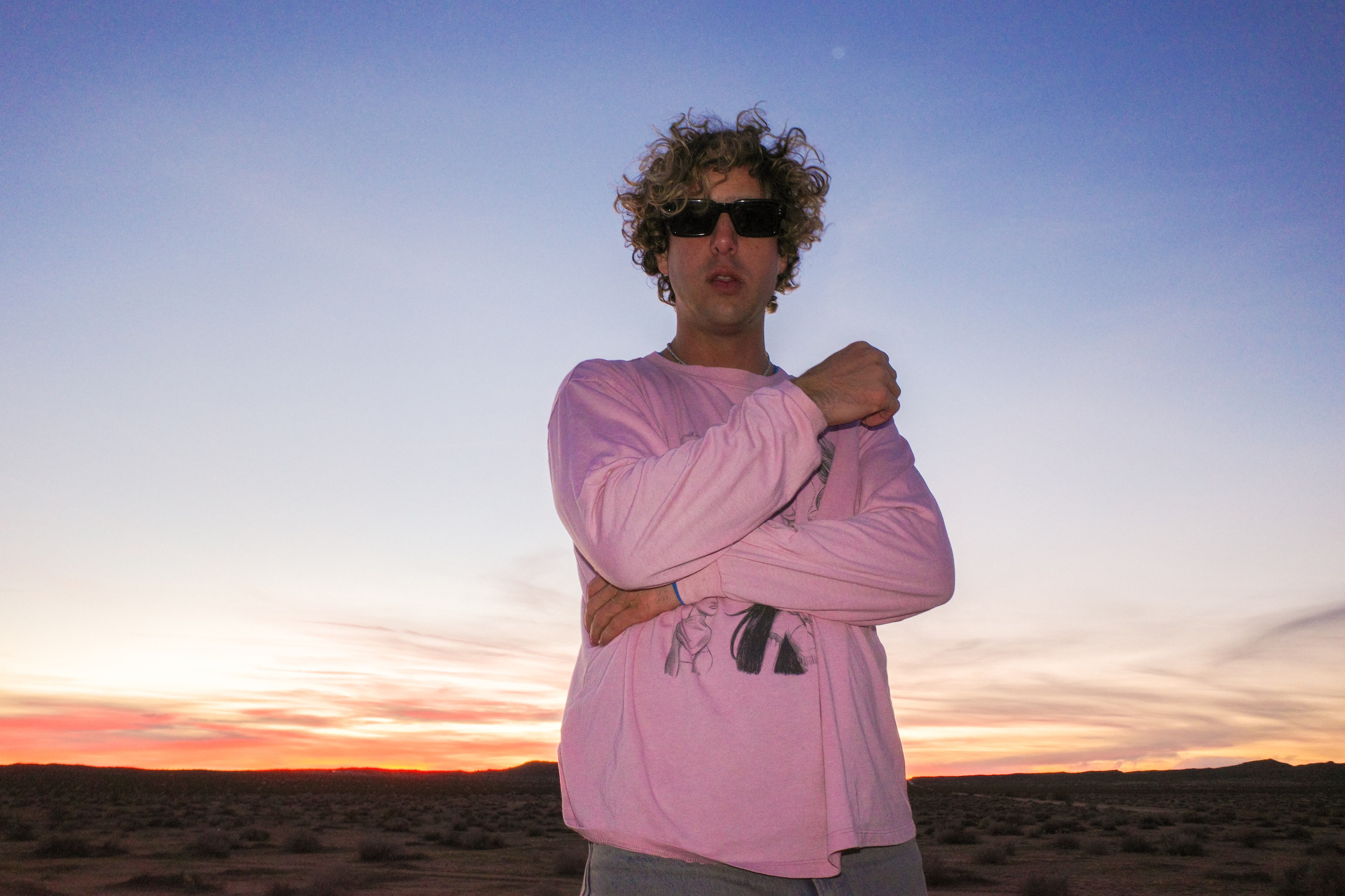 “Este disco deja atrás la nostalgia para abrazar el placer de existir, de crear, de sentir. Es una invitación a mirar alrededor y reconocerse. El after ya no se busca. Se siente. Y estamos todos invitados”, dice Beto Montenegro sobre la producción.