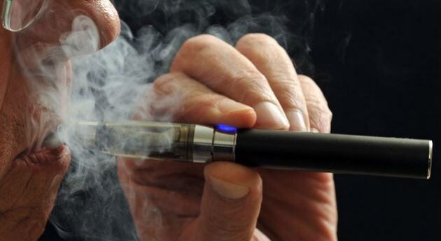 El consumo de vapeadores y cigarrillos electrónicos es una problemática común en las nuevas generaciones. 