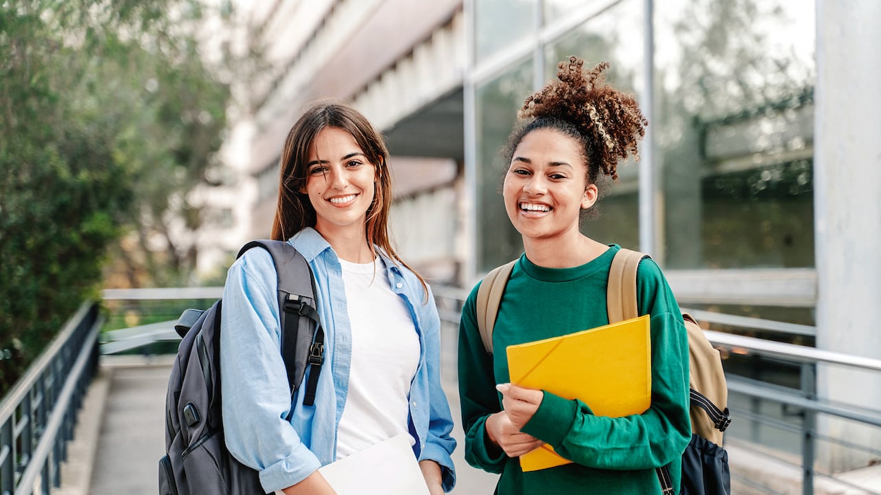 ACIET está integrado por 100 instituciones de educación superior de todo el país. Universidades, Instituciones universitarias, Instituciones tecnológicas e Instituciones técnicas profesionales que atienden casi un millón de estudiantes de pregrado y posgrado.