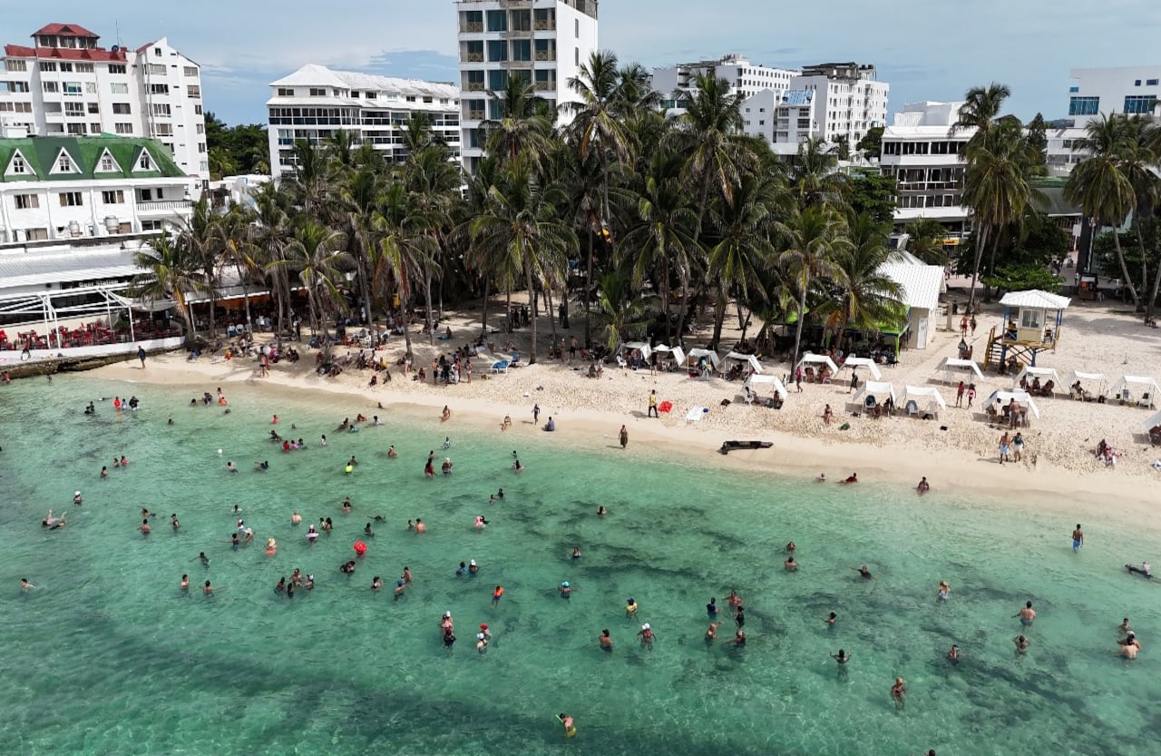 La labor de los equipos de limpieza ayuda a restaurar el equilibrio de la naturaleza. La limpieza de los espacios es responsabilidad de todos, tanto residentes como turistas.