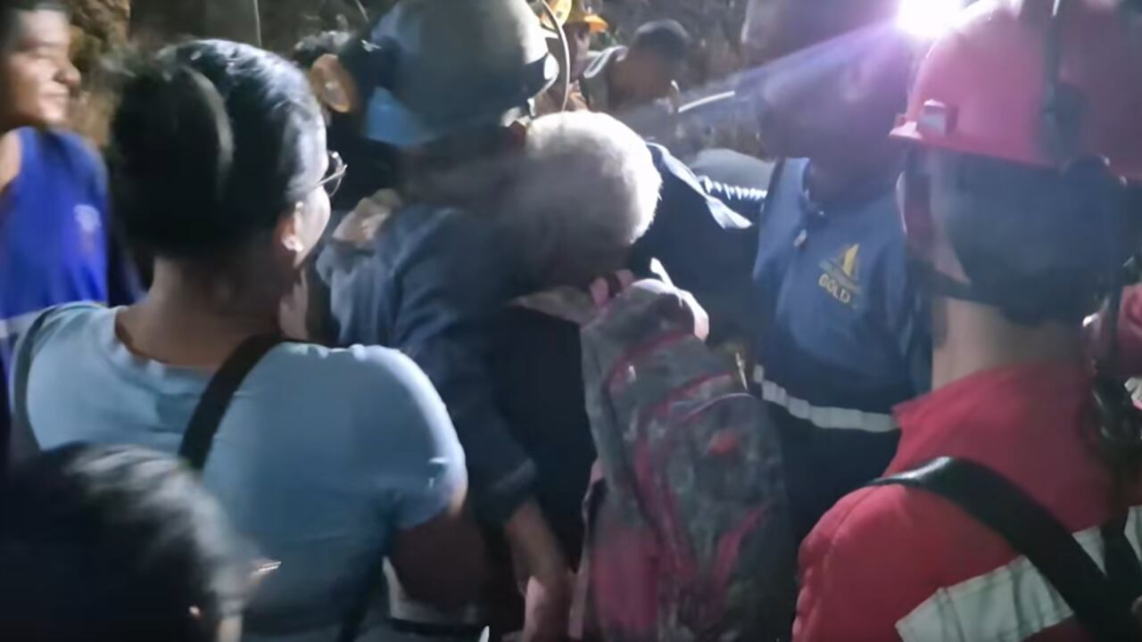 18 mineros que estaban atrapados en una mina de oro en Segovia, Antioquia, fueron rescatados con vida.